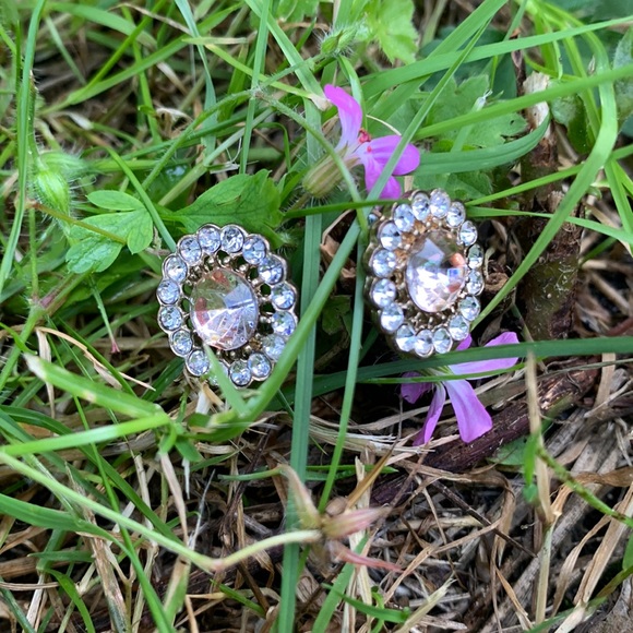 Large brilliant round stones gold pink clear crystals stud earrings like new - Picture 2 of 11